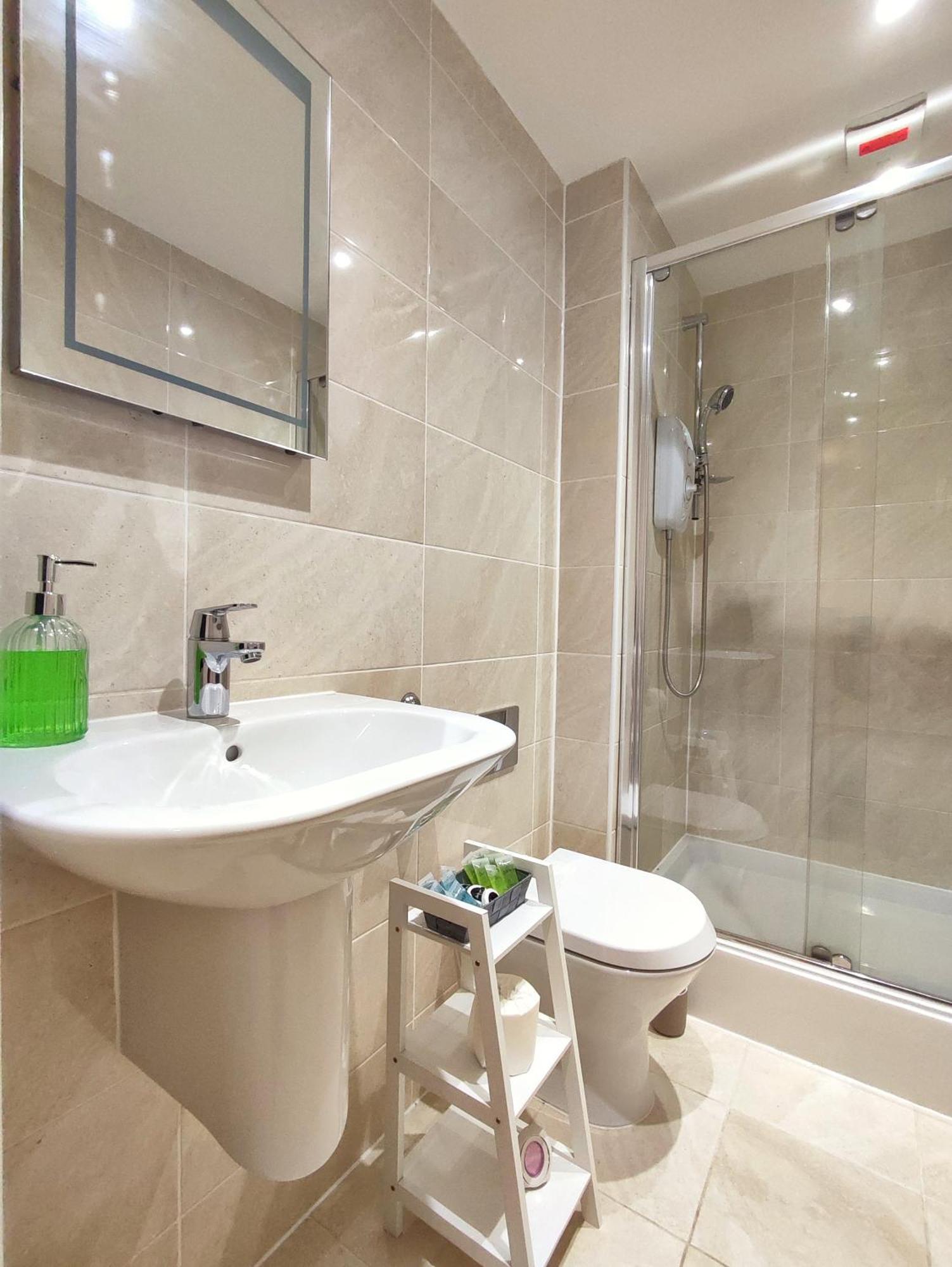 Duplex Apartment In Leeds With King Size Bed - Long Stay Rates Available Exterior photo
